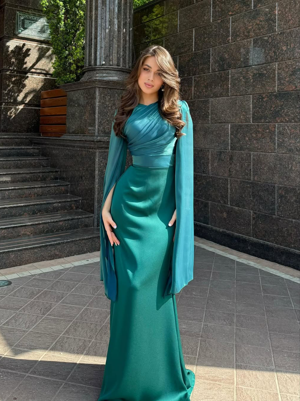 Viviana™ - Elegant Dress with Batwing Sleeves